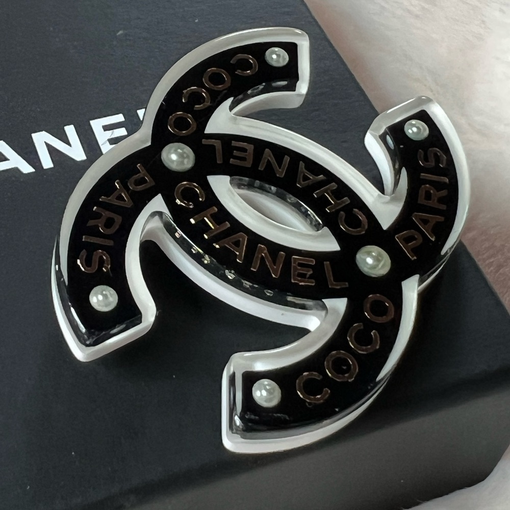 Authentic Chanel brooch 💕 - Picture 7 of 15
